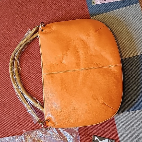 STUNNING MAXX NEW YORK ORANGE LEATHER HOBO SHOULDER BAG - Picture 2 of 12